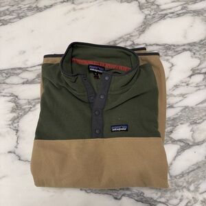Men’s Patagonia fleece quarter zip pullover. Size XXL